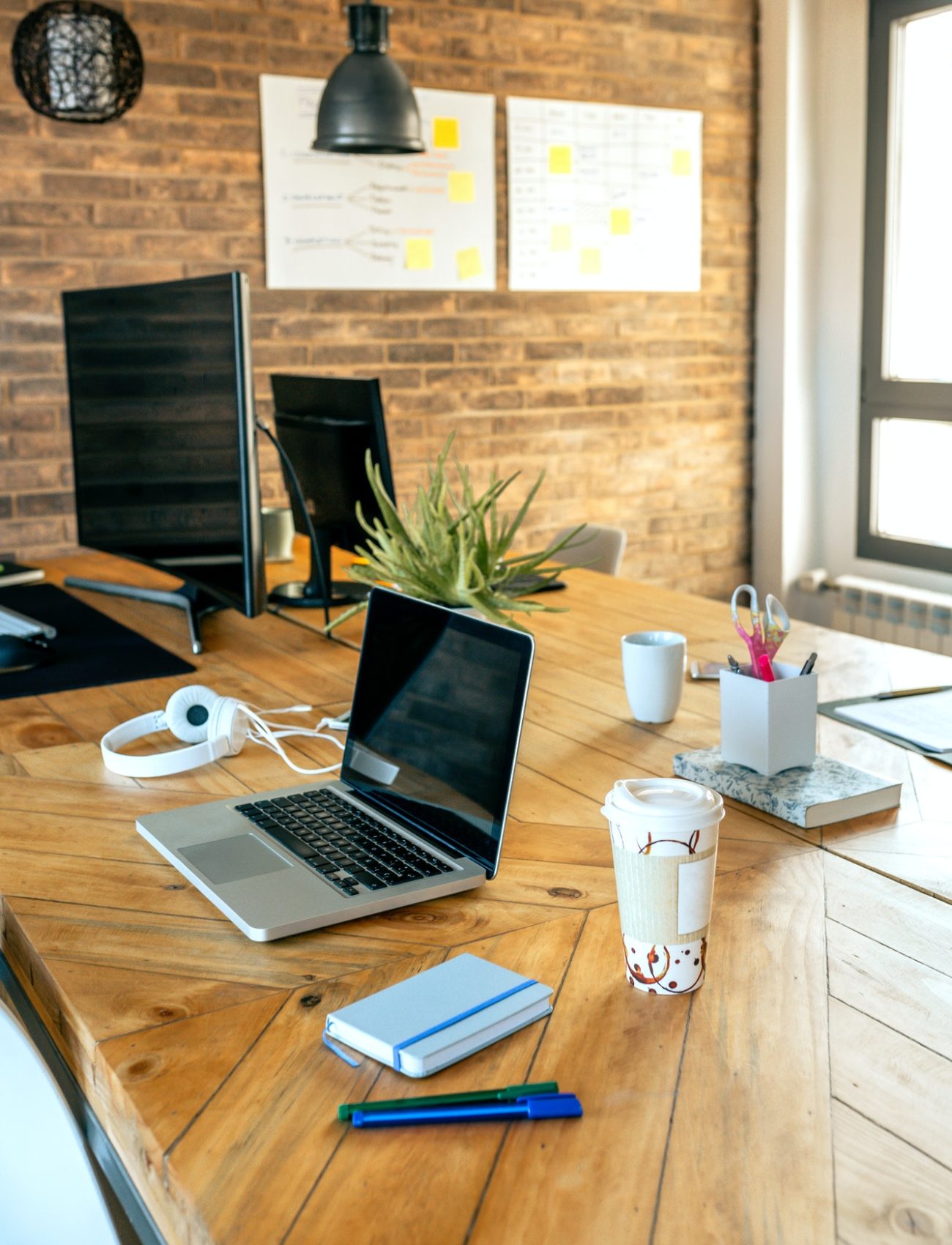 workplace-in-a-coworking-office.jpg workplace-in-a-coworking-office.jpg